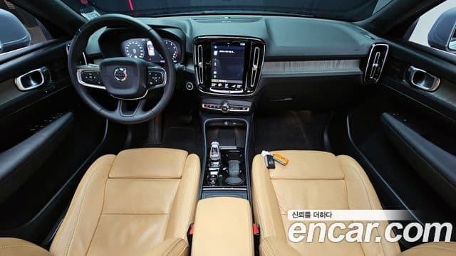 Volvo XC40 4