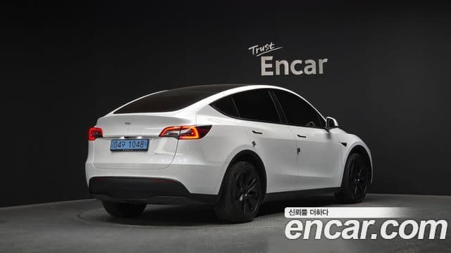 Tesla Model Y 2