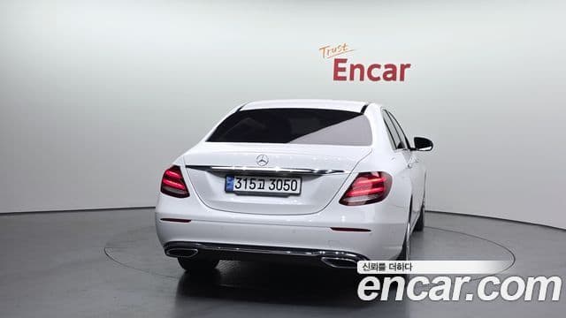 Mercedes-Benz E-Class W213 4