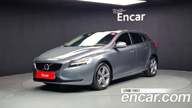 Volvo V40 1
