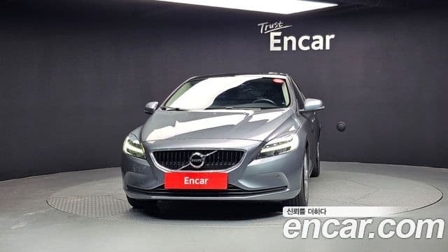 Volvo V40 3