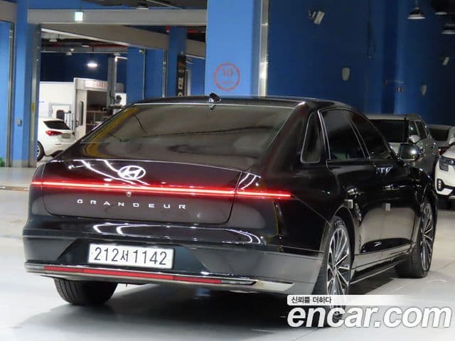 Hyundai Grandeur (GN7) 4