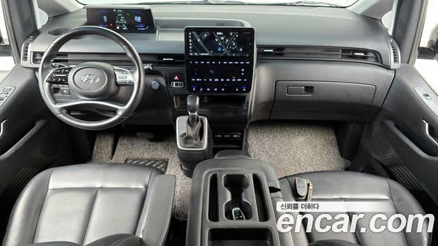 Hyundai Staria 4