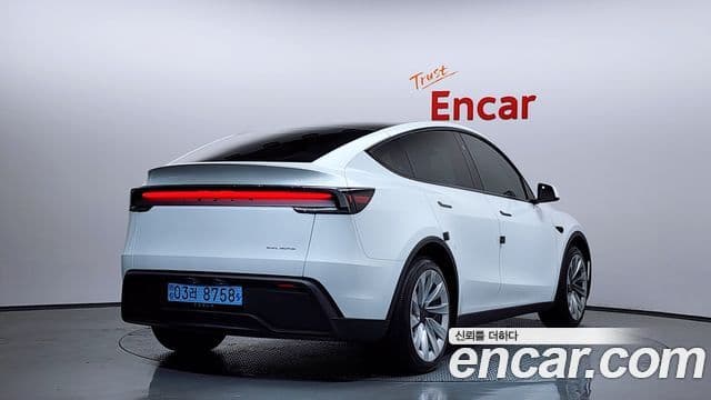 Tesla Model Y 2