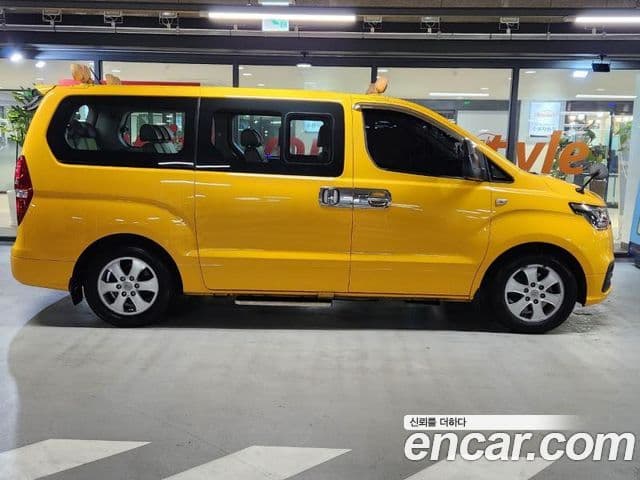Hyundai The New Grand Starex 3