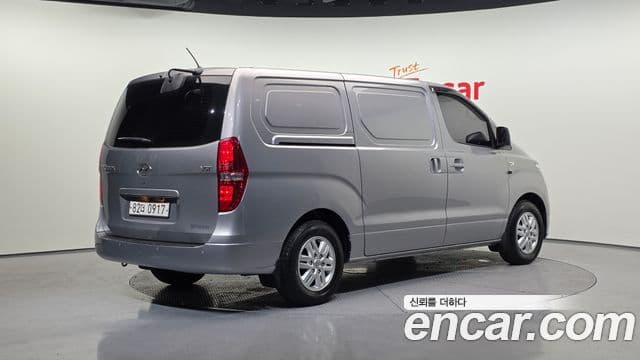 Hyundai The New Grand Starex 2