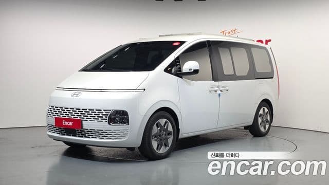 Hyundai Staria 1