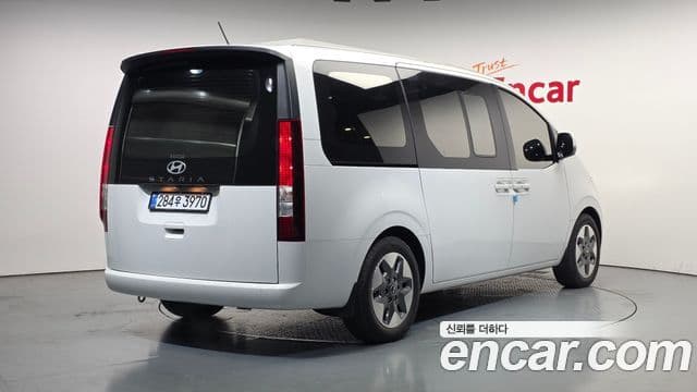 Hyundai Staria 2