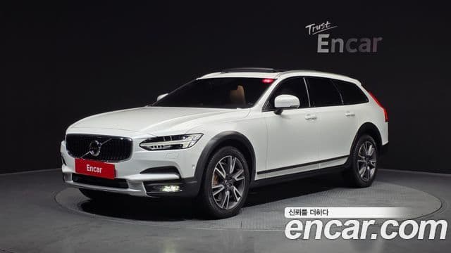 Volvo V90 Cross Country 1