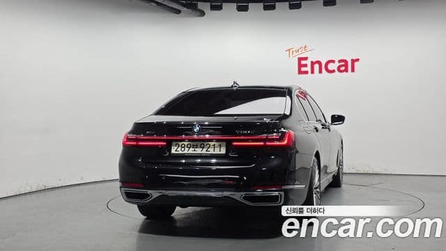 BMW 7 Series (G11) 4