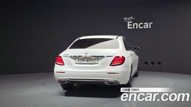 Mercedes-Benz E-Class W213 4