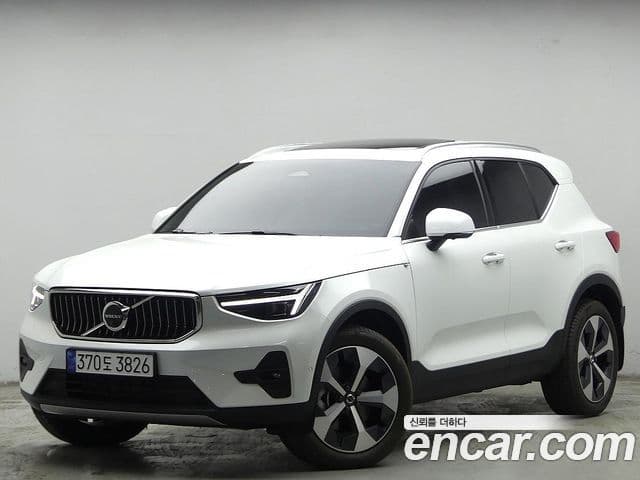 Volvo XC40 — 1