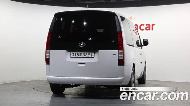 Hyundai Staria 4