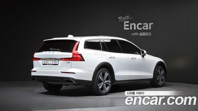 Volvo V60 Cross Country 2nd Gen 2
