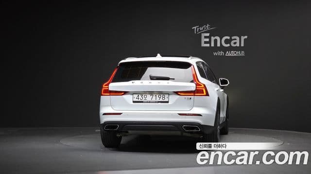 Volvo V60 Cross Country 2nd Gen 4