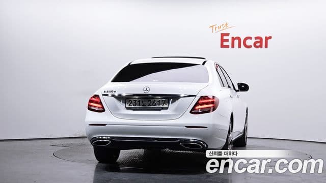 Mercedes-Benz E-Class W213 4