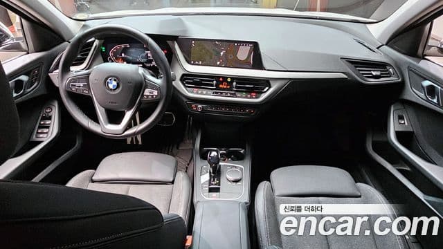 BMW 1 Series (F40) 4