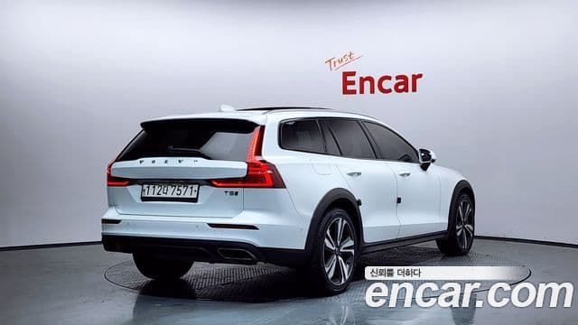 Volvo V60 Cross Country 2nd Gen 2