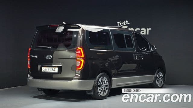 Hyundai The New Grand Starex 2