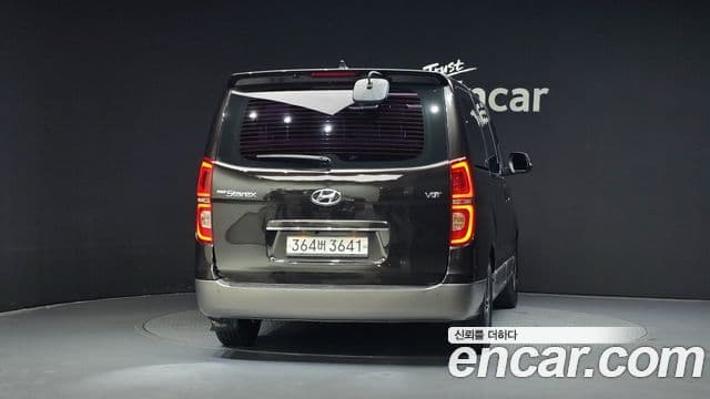 Hyundai The New Grand Starex 4