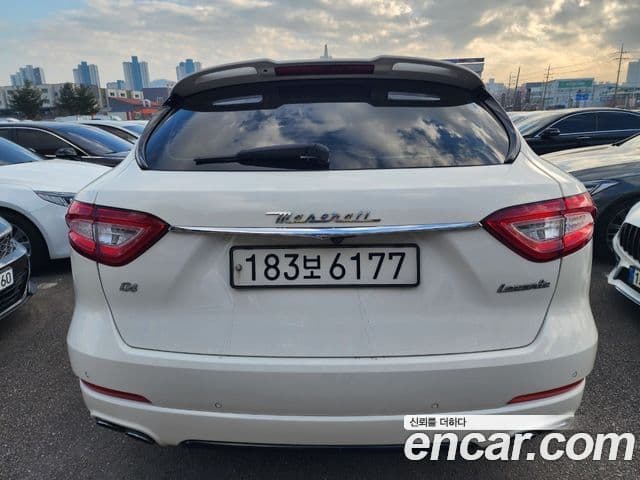 Maserati Levante 4