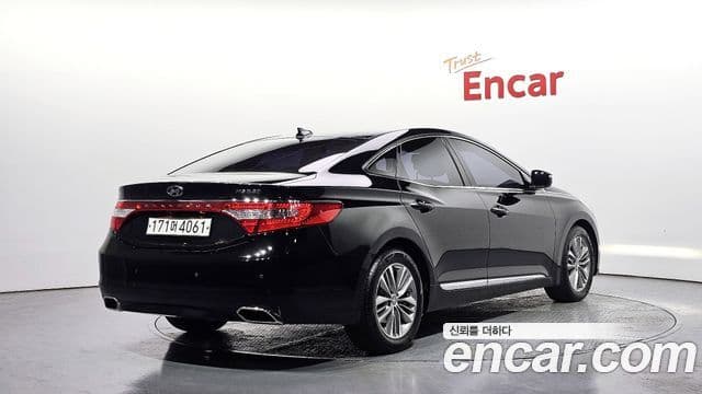 Hyundai Grandeur HG 2