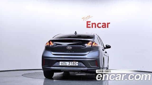 Hyundai The New Ioniq Hybrid 4