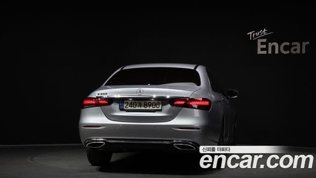 Mercedes-Benz E-Class W213 4