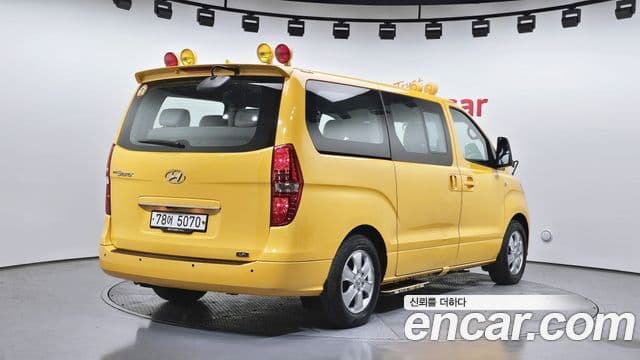 Hyundai The New Grand Starex 2