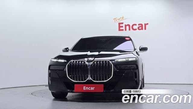 BMW 7 Series (G70) 2