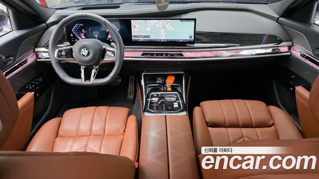 BMW 7 Series (G70) 4