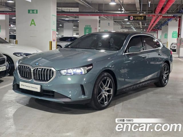 BMW 5 Series (G60)