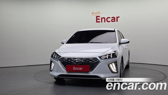 Hyundai The New Ioniq Hybrid 2