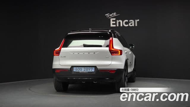 Volvo XC40 Recharge 4
