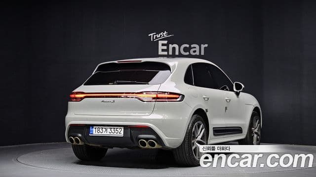 Porsche Macan 2