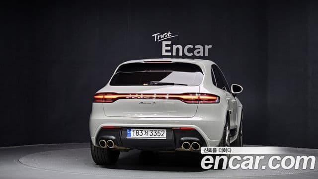 Porsche Macan 4