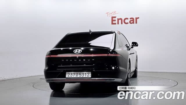 Hyundai Grandeur (GN7) 4