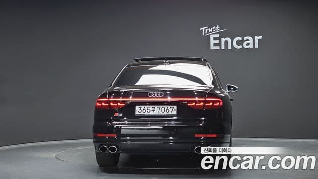 Audi S8 (D5) 3