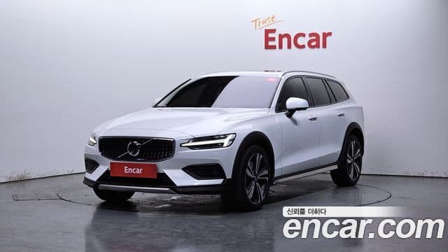 Volvo V60 Cross Country 2nd Gen 1