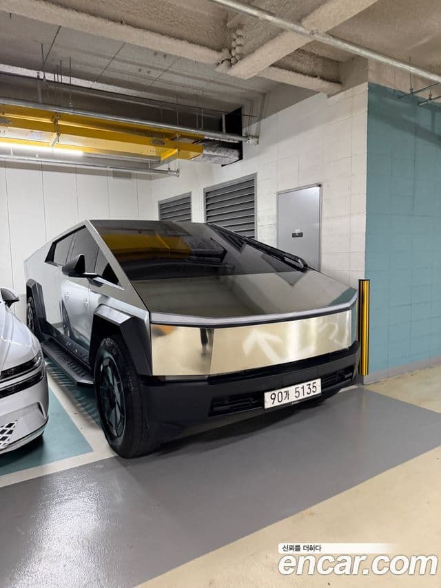 Tesla Cybertruck 1