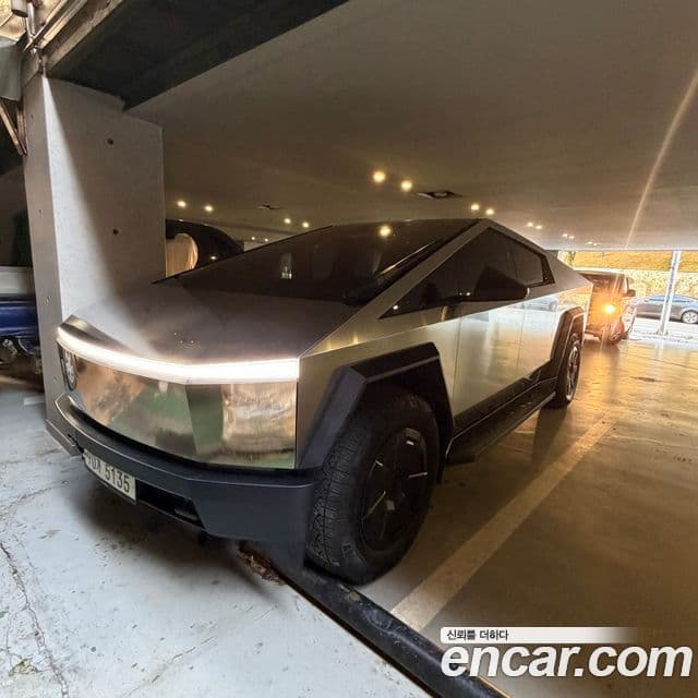 Tesla Cybertruck 4