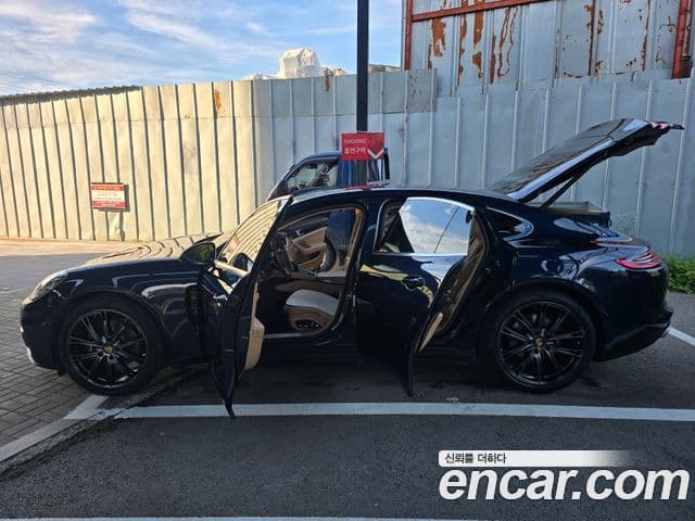Porsche Panamera (971) 2