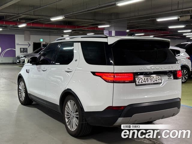 Land Rover Discovery 5 4