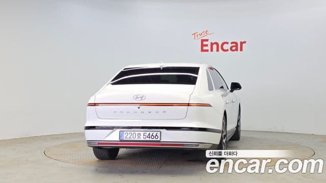 Hyundai Grandeur (GN7) 3