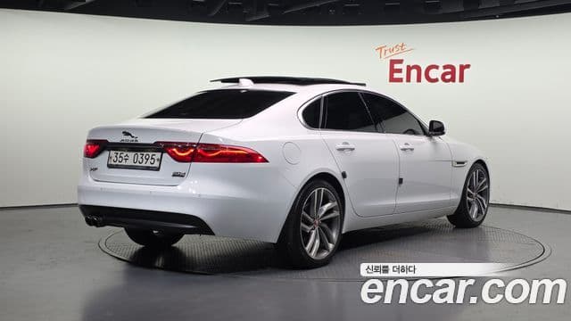Jaguar XF (X260) 2