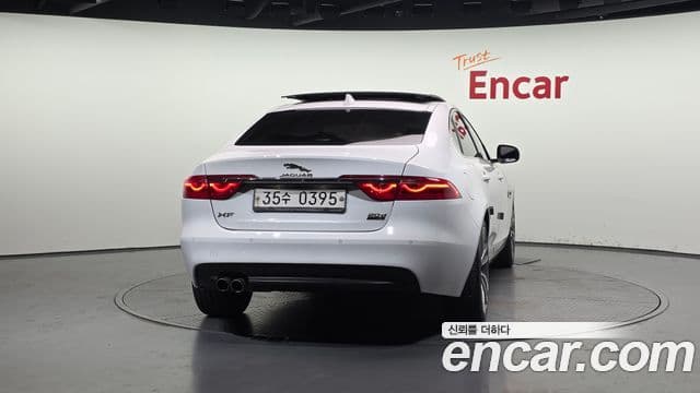Jaguar XF (X260) 4