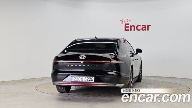 Hyundai Grandeur (GN7) 3