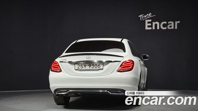 Mercedes-Benz C-Class W205 4