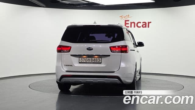 Kia All New Carnival 4