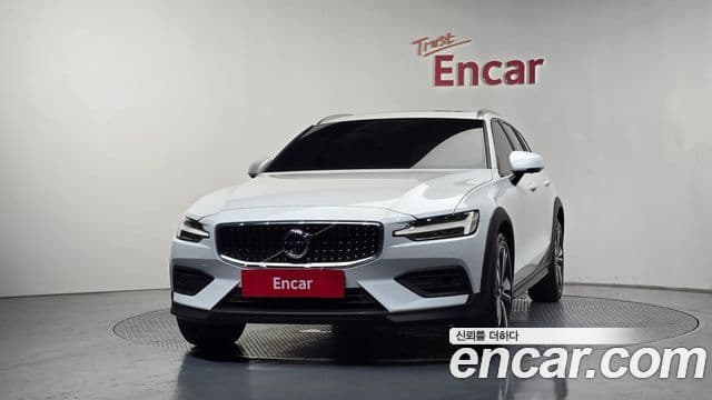 Volvo V60 Cross Country 2nd Gen 2